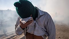 نیروهای آمریکایی در مرز مکزیک به سوی پناهجویان گاز اشک‌آور شلیک کردند