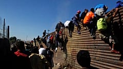 Asalto desesperado al muro con Estados Unidos