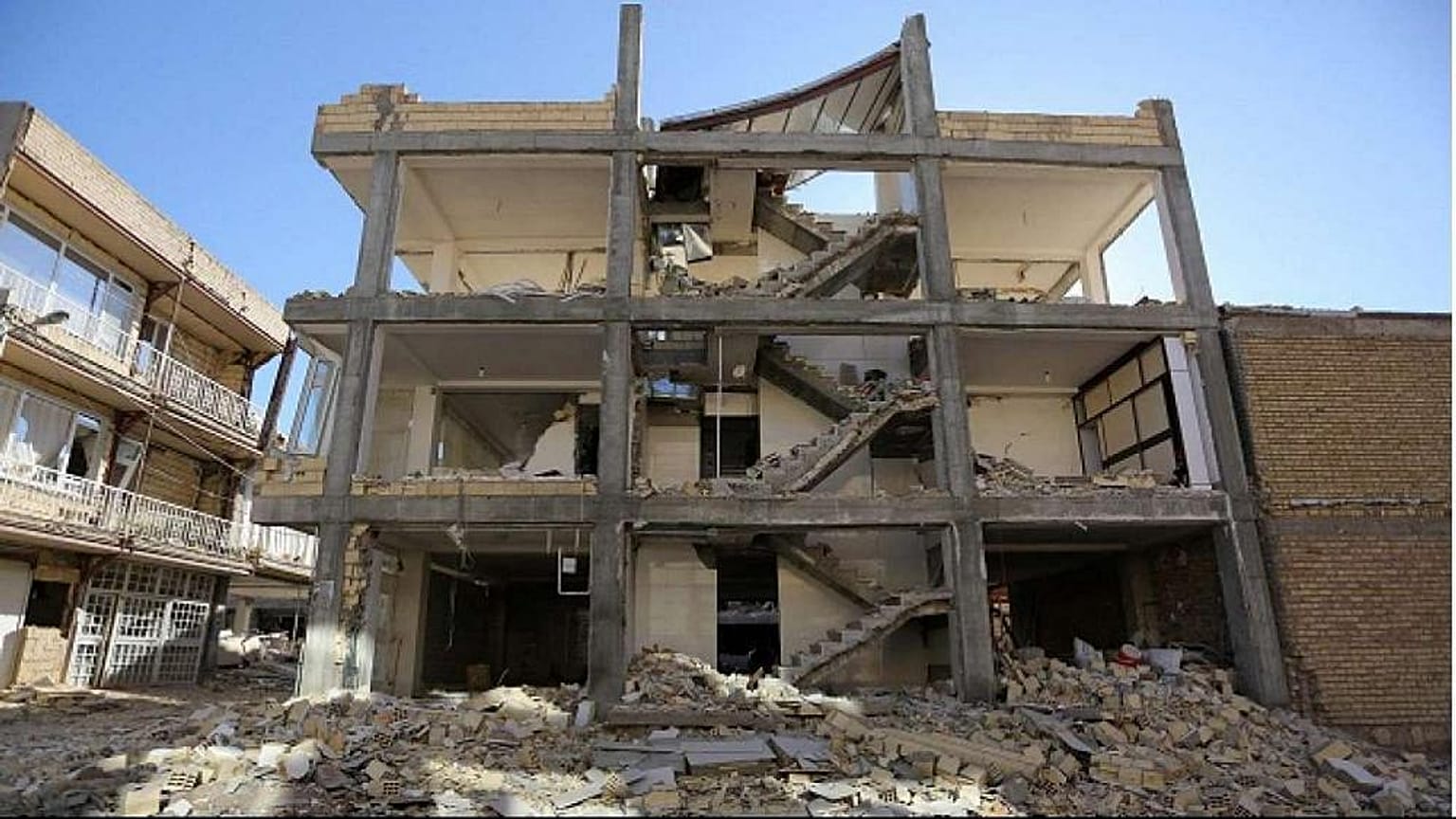 İran'ın batısında deprem: 700'den fazla kişi yaralandı