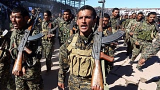 أفراد من قوات سوريا الديمقراطية - أرشيف رويترز