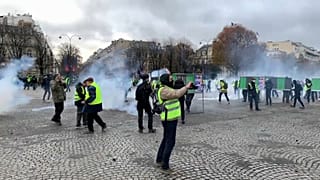 French Finance Minister to meet retailers amid "Yellow Vest" protest disruption fears. 