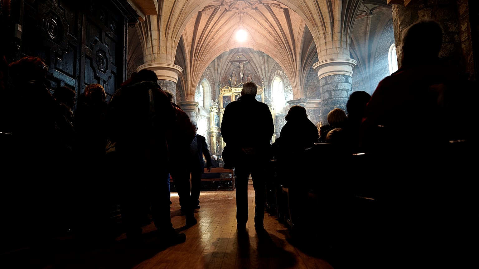 Folyamatos istentisztelettel védenek egy menekült családot egy holland templomban