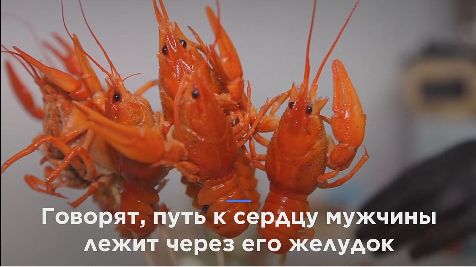 Флорист из Челябинска делает букеты из колбасок и раков