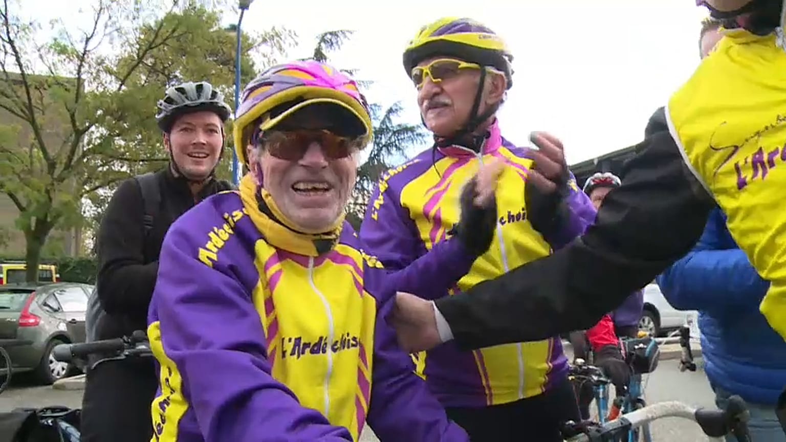 Il fête ses 107 ans en faisant une balade à vélo ! 