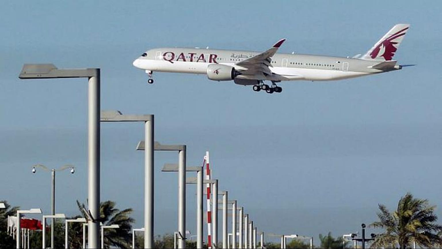 الخطوط القطرية تزيد رحلاتها لإيران بعد فرض العقوبات الأمريكية على طهران