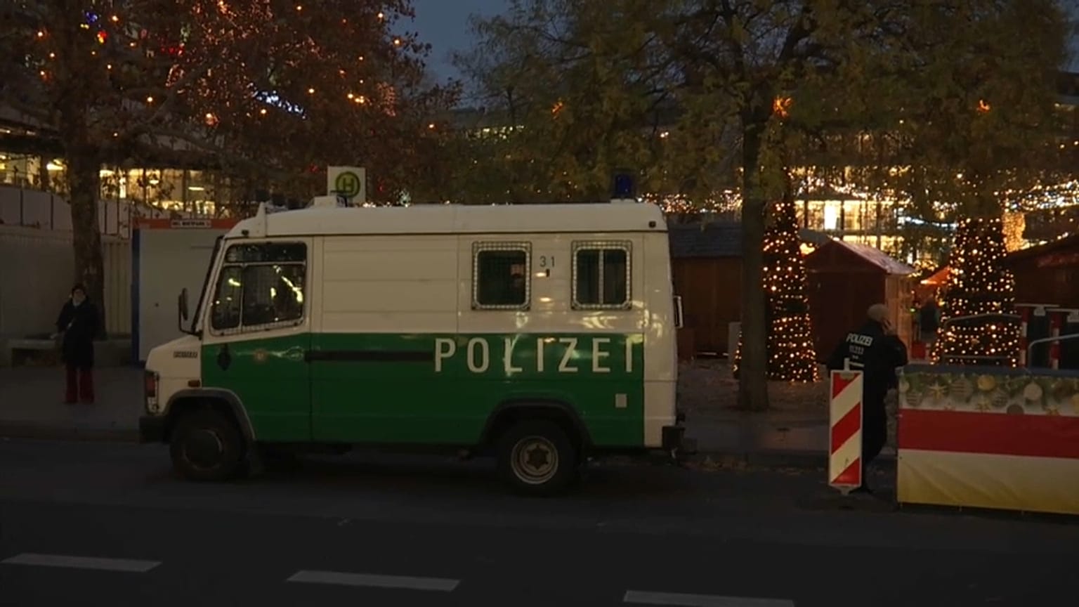 A Berlin, le marché de Noël reprend vie