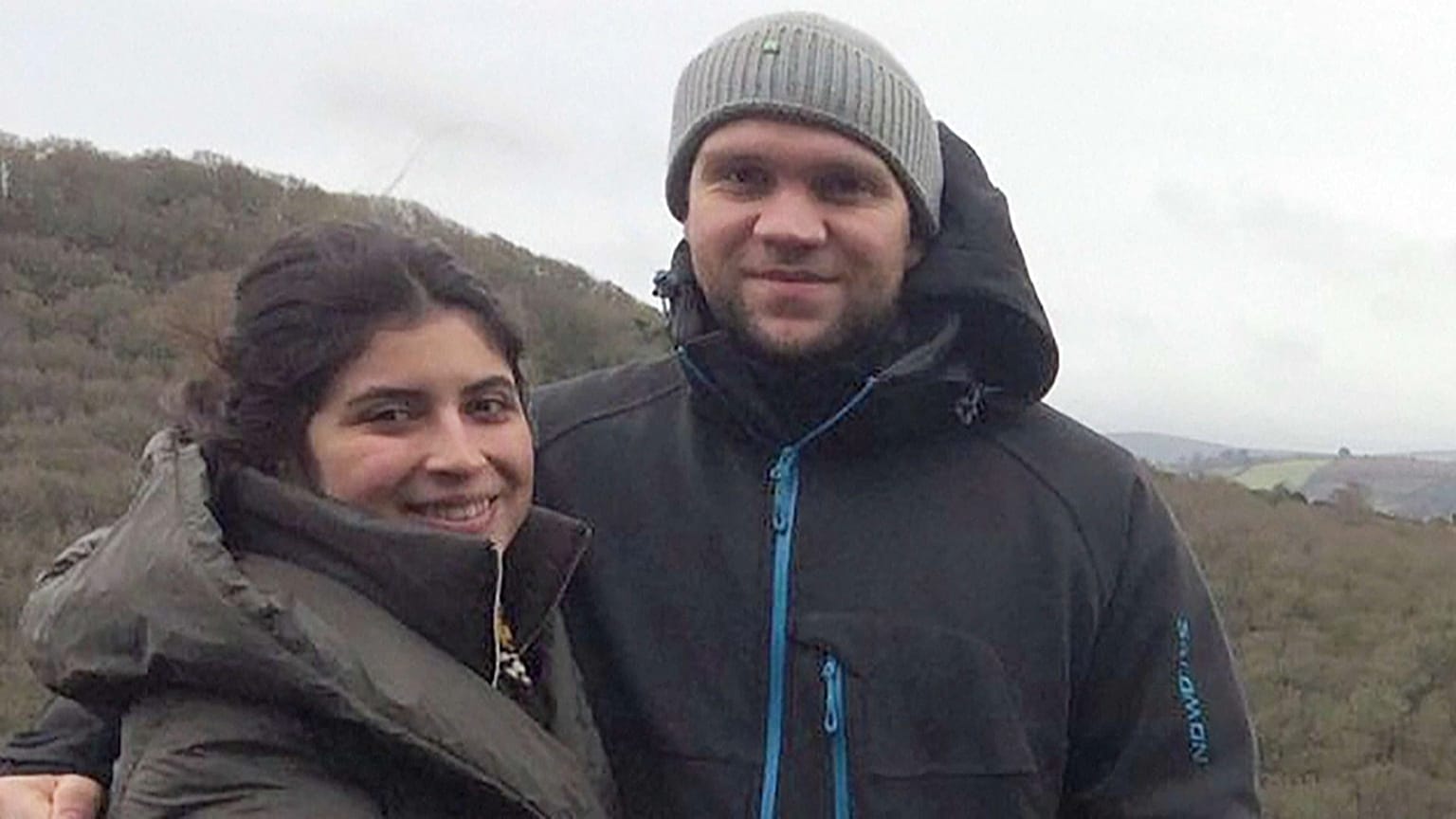 BAE tarafından affedilen İngiliz akademisyen İngiltere'ye ulaştı