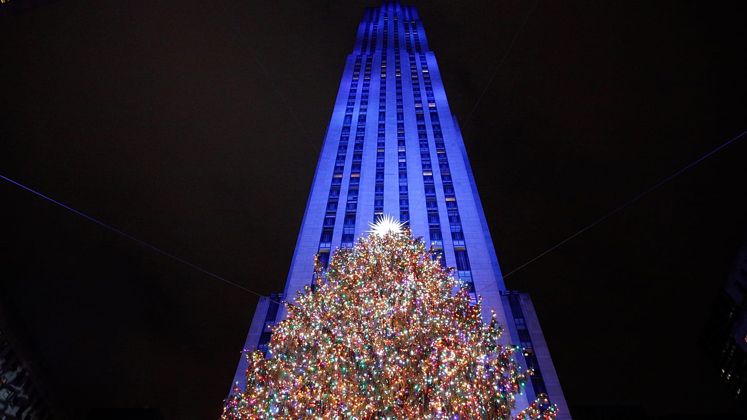 New York: Weihnachtsbaum-Lichter vor Rockefeller Center angezündet
