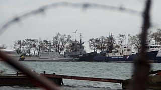 Ucrania acusa a Rusia de bloquear sus puertos en el mar de Azov