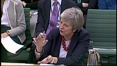 Theresa May spinge la sua Brexit. "L'accordo con Ue il solo possibile"