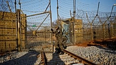 Νοτιοκορεάτικο τρένο πέρασε στη Βόρεια Κορέα