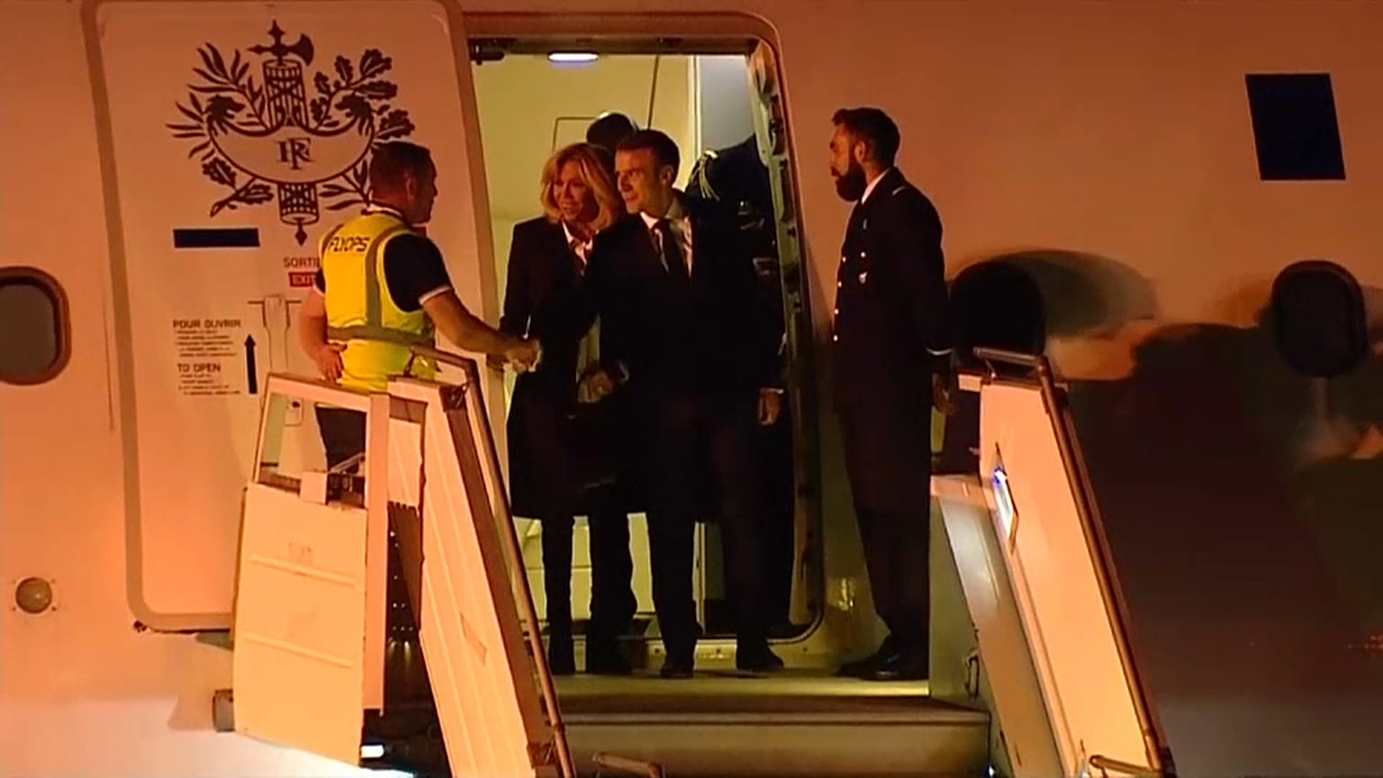 Los chalecos amarillos "persiguen" a Macron hasta Argentina