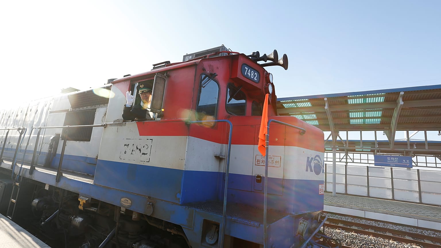 Erster Zug seit zehn Jahren fährt von Süd- nach Nordkorea