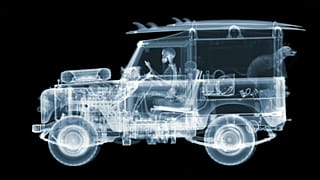 Kentben nyílt meg a brit röntgenfotós, Nick Veasey kiállítása