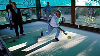 Buone notizie, la vecchiaia comincia a 75 anni