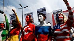 Göstericiler G20 ülkelerini protesto etti