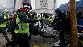 Επεισόδια στο Παρίσι κατά την διαδήλωση των «Κίτρινων Γιλέκων»