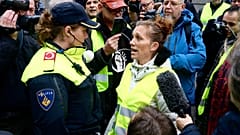 Hollanda'nın çeşitli kentlerinde "sarı yelekliler" protesto düzenledi