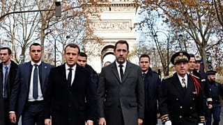 Macron sui luoghi degli scontri