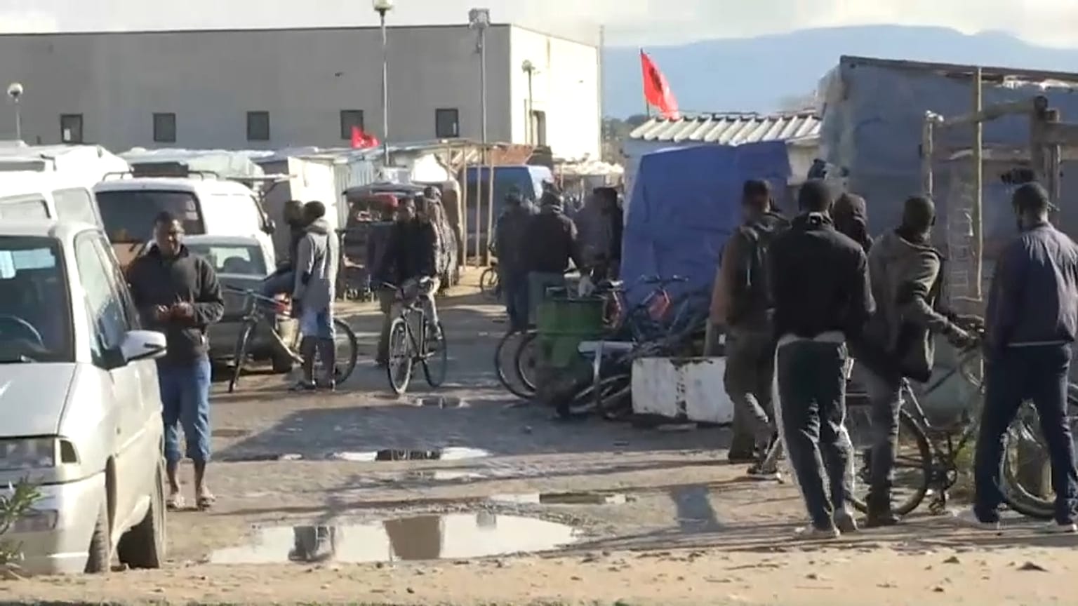 Gioia Tauro: divampa un incendio e muore un diciottenne del Gambia