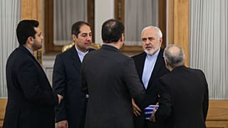 تاکید دوباره ظریف: برخی از گروه‌ها در ایران از پولشویی سود می‌برند