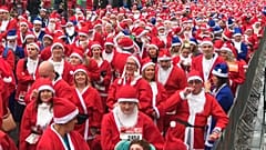 Vorweihnachtlicher Lauf: Santa-Race in Liverpool