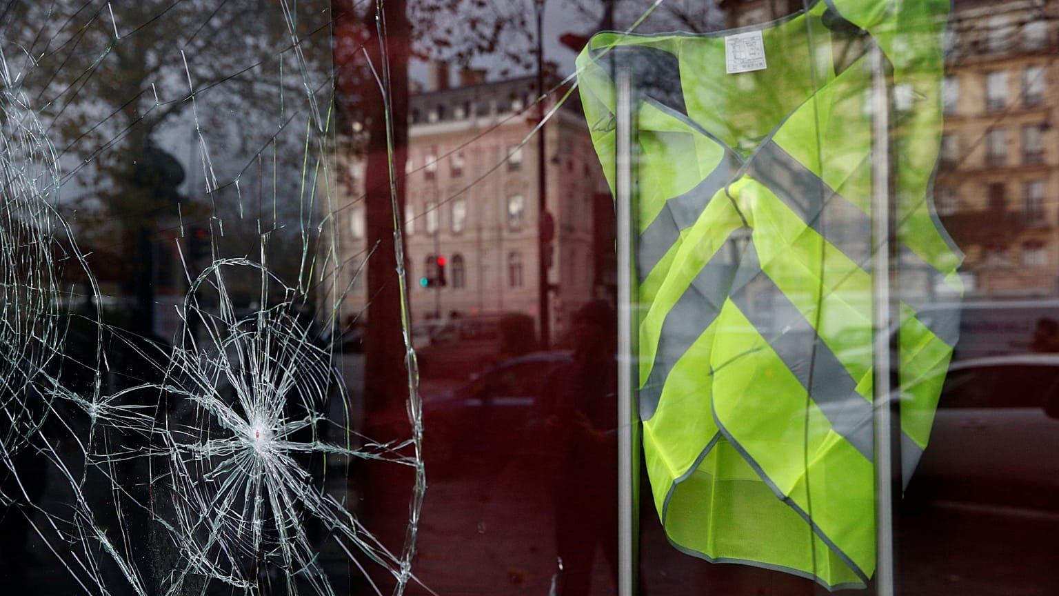 Francia a la espera de que el Gobierno mueva ficha en la crisis