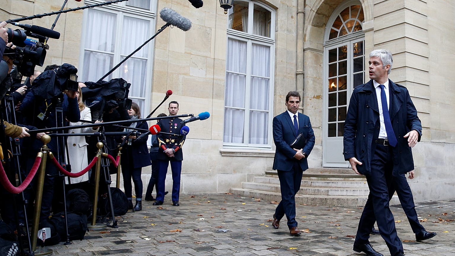 El Gobierno francés afronta la crisis de los chalecos amarillos 