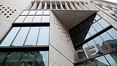CEU: «Εγκαταλείπουμε την Ουγγαρία, πηγαίνουμε στην Αυστρία»