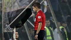 Árbitros da UEFA vão começar a recorrer às imagens em fevereiro