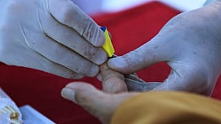 مصر تفحص ملايين السكان بالمجان في مسعى للقضاء على التهاب الكبد (سي)