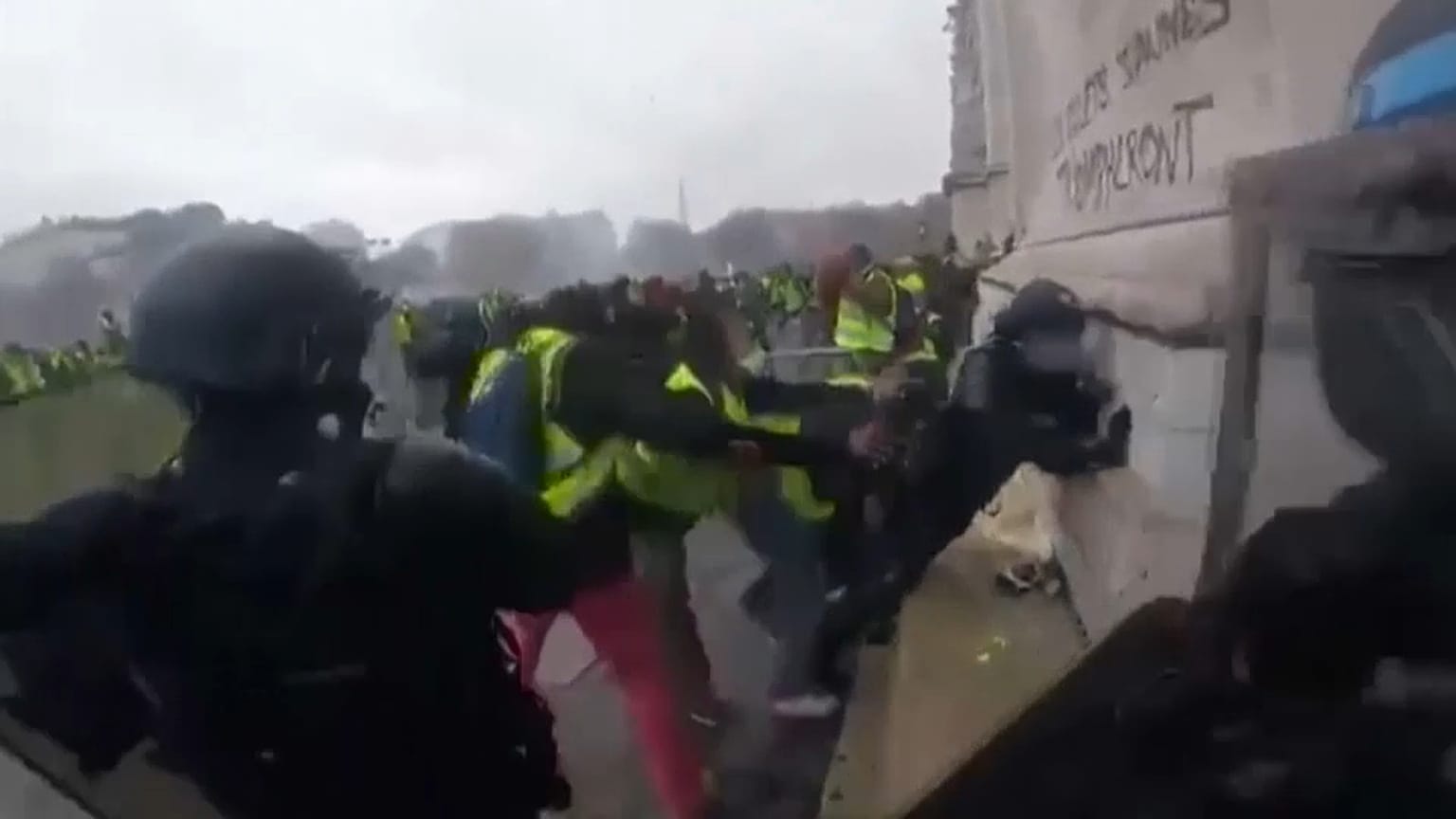 Fransa'da akaryakıt zammı protestolarının bilançosu