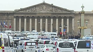 Las ambulancias también le plantan cara a Macron