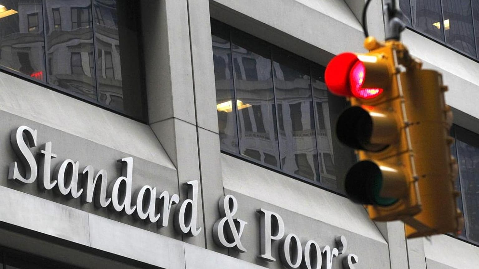 S&P: Türk bankalarındaki batık kredi oranı bir yılda iki katına çıkacak