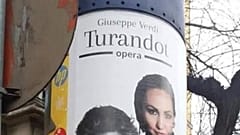 Több sebből vérzik a Turandotot hirdető plakát