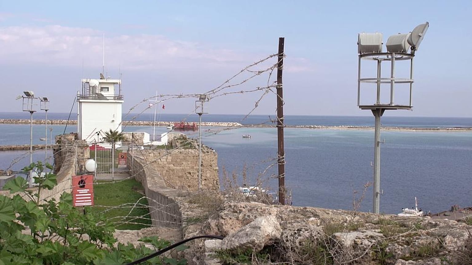Kıbrıs'taki İngiliz üssüne sığınan mülteciler 20 yıl sonra İngiltere'ye kabul edildi