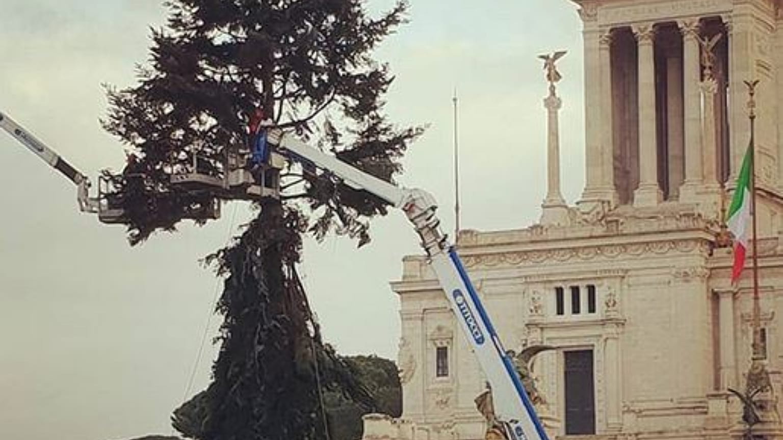 Idén is borzasztó lett a római karácsonyfa