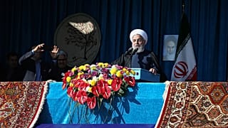 Hassan Rouani faz discurso em Shahroud, no Irão