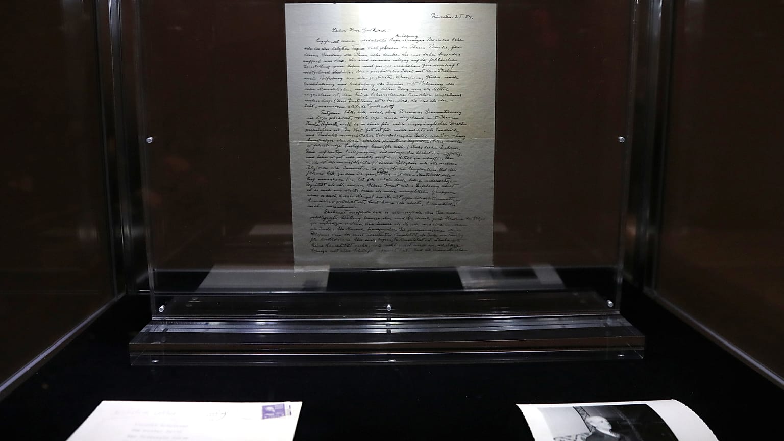 Vente record pour un manuscrit d'Albert Einstein