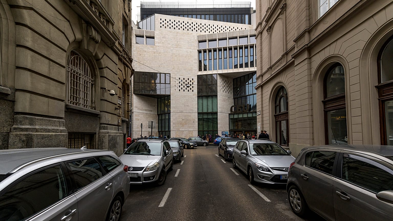 Kártérítési pert indíthat a CEU