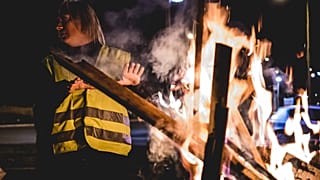 'Gilets jaunes': protests continue in France despite government's fuel tax climbdown