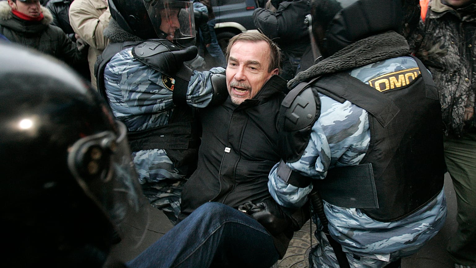 Правозащитника Льва Пономарева арестовали за пост в Facebook