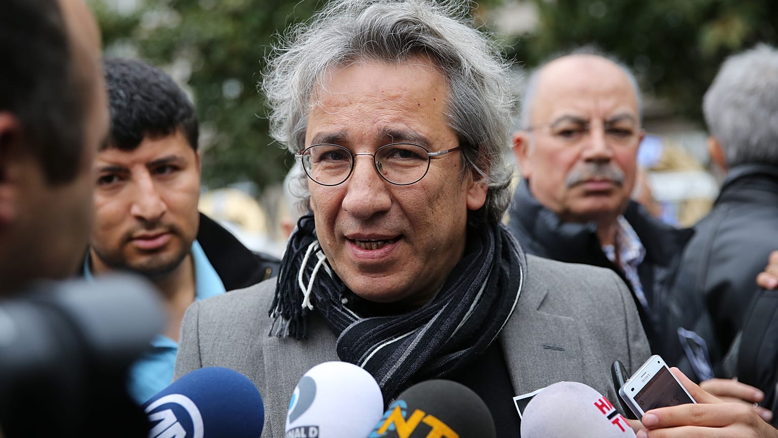 MİT TIR'ları davasında aranan Can Dündar için Gezi Parkı eylemlerinden yakalama kararı