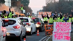 French government to drop fuel tax rise that sparked "Yellow Vest" protests 