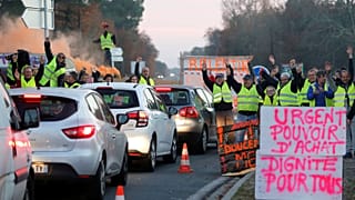 French government to drop fuel tax rise that sparked "Yellow Vest" protests 