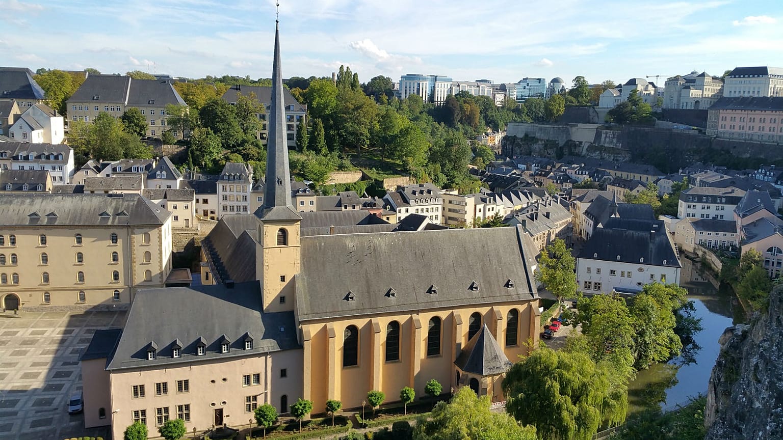 Luxembourg to be first country to introduce free public transport