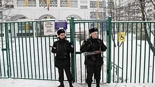 Ученик, пришедший в школу с ножом в руках, сдался полиции