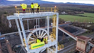 Ativistas da Greenpeace aguardam julgamento em liberdade
