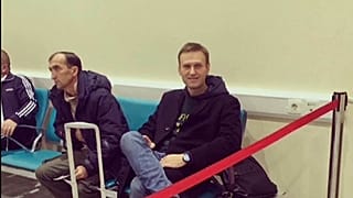 Навальный выиграл суд у приставов