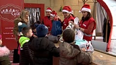Santa Claus Factory in Budapest - Geschenke für bedürftige KInder   